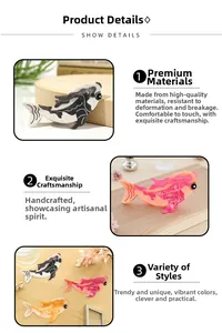 Détail des pinces à cheveux carpe koï en acétate avec diverses textures marbrées