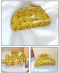 Ensemble détaillé de trois pinces à cheveux jaunes à motifs de canard de formes variées