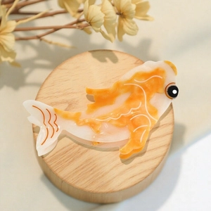 Pince à cheveux carpe koi en acétate avec dégradé orange et blanc pour coiffure élégante