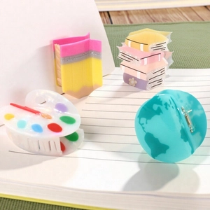 Kreatives Haarklammer-Set mit Bleistift und Globus aus Acetat auf Papier
