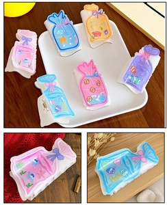 Détails de pinces à cheveux colorées en forme de bonbon avec des motifs marins mignons