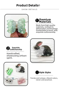 Vue détaillée des pinces à cheveux en acrylique en forme d'animaux avec texture marbrée