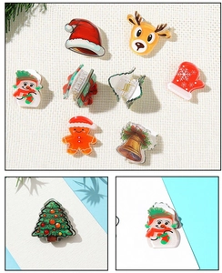 Détail d'un lot de mini pinces à cheveux de Noël en acrylique aux motifs festifs