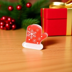 Mini pince à cheveux gant de Noël avec motif flocon sur fond de fête
