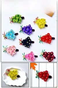 Détails de pinces à cheveux sapin de Noël faites main avec perles dorées et décorations