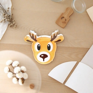 Mini pince à cheveux renne de Noël mignonne pour fête sur une surface en bois naturel