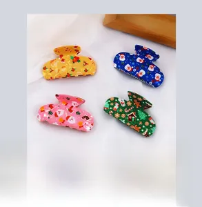 Lot de quatre pinces à cheveux de Noël avec motifs de Père Noël et bonshommes de pain