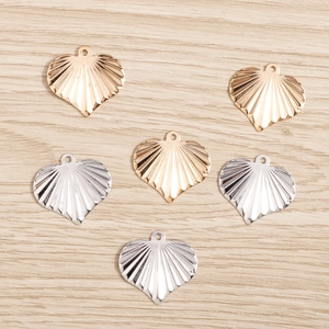 Golden and silver pleated heart pendants made of alloy for DIY jewelry crafting