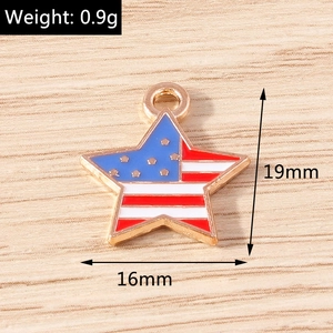Detail view of 0.9g USA flag star charm in gold alloy with 19mm x 16mm dimensions