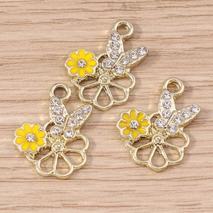 Pendentif papillon fleur exquis avec émail jaune et strass brillants en alliage doré