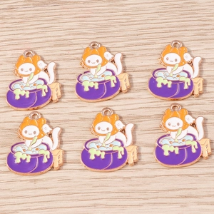 Cartoon Halloween Katze im Hexenkessel Anhänger aus Emaille und Legierung für DIY-Schmuck