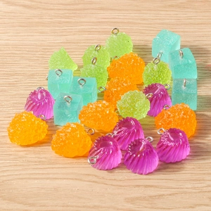 Pendentifs bonbons aux fruits en résine pour bracelets DIY avec anneaux en métal