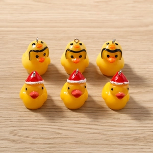 Pendentifs canards jaunes en résine avec casques et bonnets de Noël pour bijoux DIY créatifs