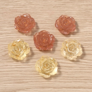 Ciondoli a rosa in resina con foglia d'oro rosa e giallo per creazione di gioielli
