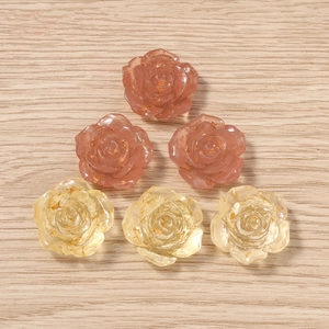 Ciondoli a rosa in resina con scaglie dorate per collane DIY e gioielli fatti a mano