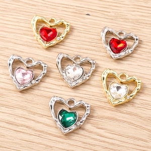 Pendenti a cuore traforati Y2K con gemme sfaccettate per creazione di gioielli fai da te