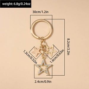 Détails du porte-clés étoile dorée avec mesures de taille et accents de diamants