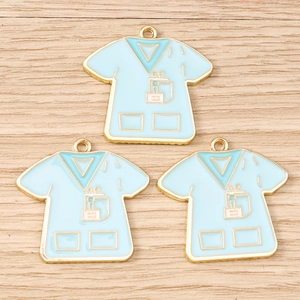Détails des pendentifs d'uniforme d'infirmière bleu clair en alliage et émail doré