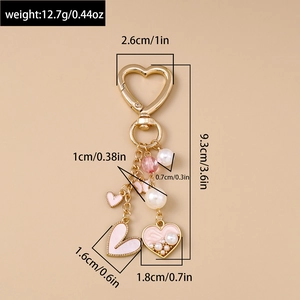 Detailansicht von Herz-Schlüsselanhänger mit Perlen und Maßen in Zoll und Zentimetern