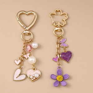 Süßer Zinklegierung Herz Schmetterling Schlüsselanhänger Mit Imitationsperle Emaille Blume Anhänger Mode Tasche Charm Geschenk