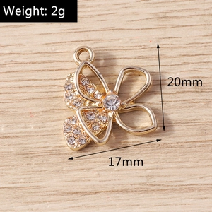 Gouden vlinder hanger met strassteentjes en holle vleugels voor het maken van sieraden