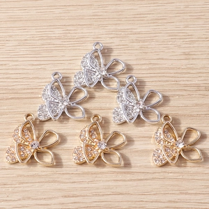 Prachtige vlinderhangers met strass in goud en zilver voor het maken van DIY-sieraden