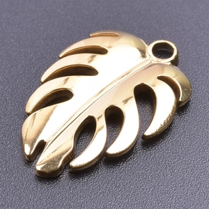 Macro shot of 18k gold plated stainless steel monstera leaf pendant with polished finish