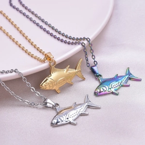 Collane con ciondolo a forma di pesce in acciaio inossidabile oro, argento e arcobaleno