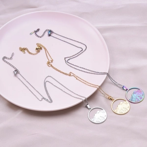 Collier Pendentif en Acier Inoxydable Forme Ronde Montagne Forêt Soleil Thème Nature Bijoux de Mode pour Femme Collier Médaillon