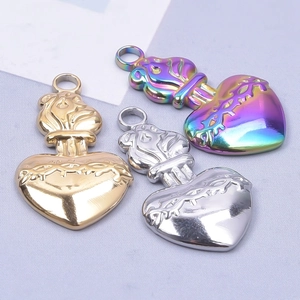 Détails de pendentifs parfum en forme de cœur avec reliefs en or, argent et iris
