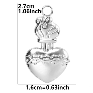 Pendentif Sacré-Cœur en argent poli avec dimensions 2,7 cm de hauteur et 1,6 cm de largeur