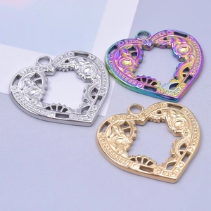 Steampunk-Herzanhänger in Gold, Silber und Regenbogen mit Zahnraddetails