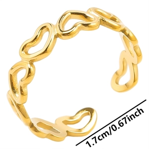 Detailweergave van gouden verstelbare hartring met de diametermaat van 1,7 cm getoond