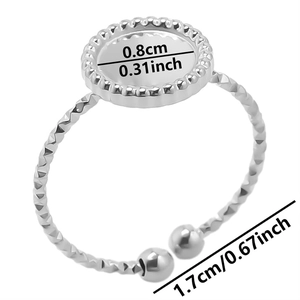 Detalle de base de anillo plateada ajustable con bisel de 0,8 cm y medidas de tamaño