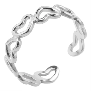 Gedetailleerde weergave van de verstelbare ring met holle hartvormige patronen