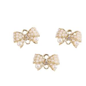 Pendentifs nœuds avec perles blanches et strass en métal doré pour la création bijoux