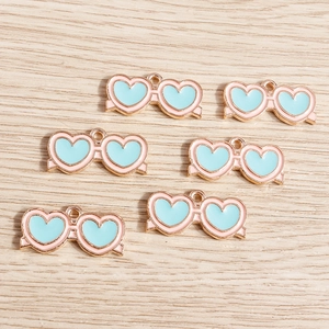 Set di ciondoli a forma di occhiali a cuore rosa per creazioni di gioielli fai-da-te