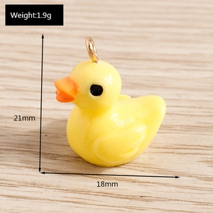 Detail view of yellow duck resin charm with 21mm by 18mm dimensions and weight of 1.9g