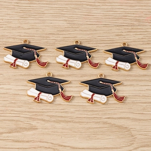 Lot de 5 breloques chapeau de diplômé avec glands rouges pour création bijoux DIY