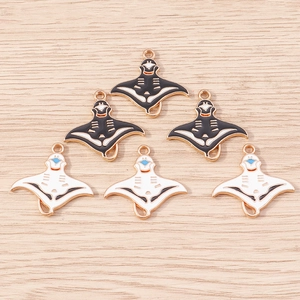 Cartoon stingray alloy pendants in black and white enamel with gold plating for DIY crafts