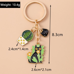 Detailed view of cat and cactus keychains with size measurements in centimeters