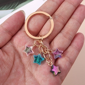 Porte-clés doré avec pendentifs étoiles colorées pour sacs à main et accessoires