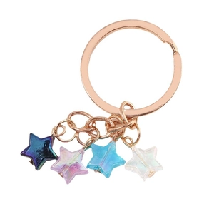 Porte-clés étoile aurora avec quatre étoiles en résine et anneau en métal or rose