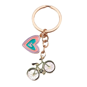Porte-clés vélo tendance avec pendentif cœur en émail multicouche et anneau en or rose poli