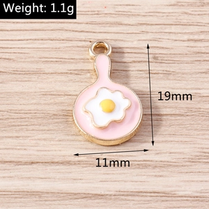 Detail of pink fried egg charm with dimensions 19mm x 11mm and weight 1.1g