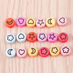 Perline piatte in plastica multicolore con motivi a cuore luna e stella per gioielli DIY