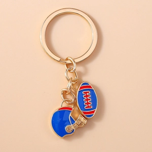 Détail du porte-clés de football américain bleu et casque avec cadre en métal doré