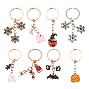 Lot de porte-clés festifs en métal avec citrouilles d'Halloween et flocons de Noël