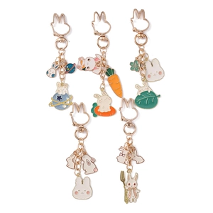 Lot de porte-clés lapin créatifs avec pendentifs carotte et planète spatiale en métal