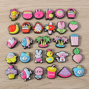 Sortierte Harz-Cartoon-Anhänger mit Tieren und Früchten für DIY-Bastelarbeiten und Schmuck